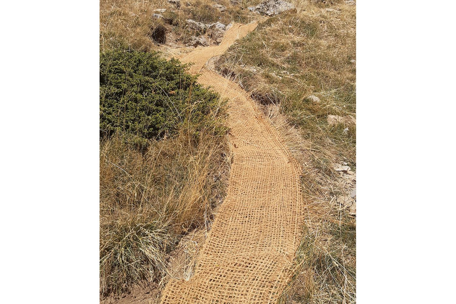 La fibre de coco est maintenant posée. Il n’y a plus qu’à attendre que la nature reprenne ses droits. © B. Gineste / PnM