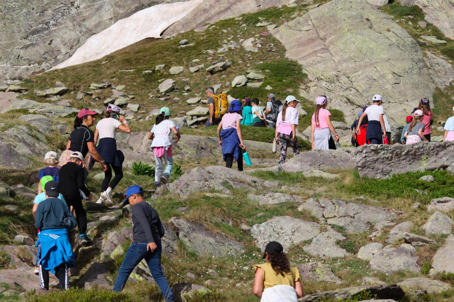 Les écoliers de Tende dans la Vallée des Merveilles © P.-A. Varlez / PnM