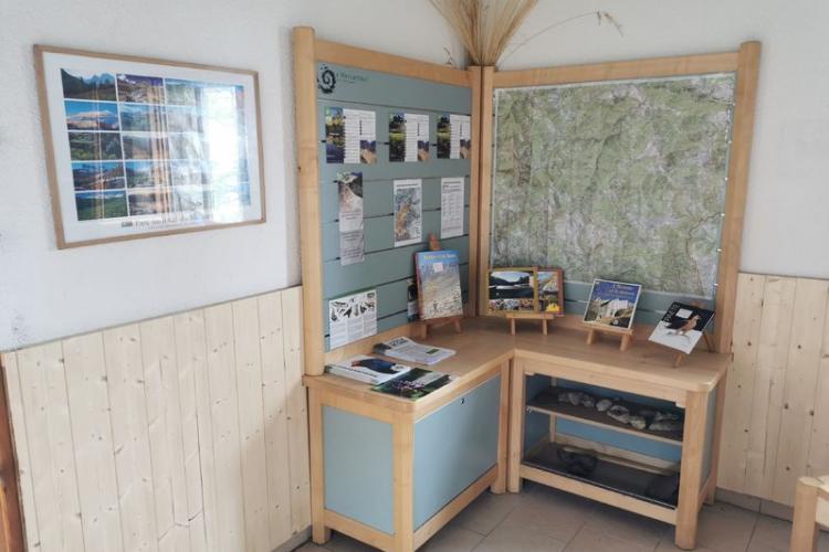 Intérieur du Point d'infos de la cabane de Tueis - Intérieur du Point d'infos de la cabane de Tueis